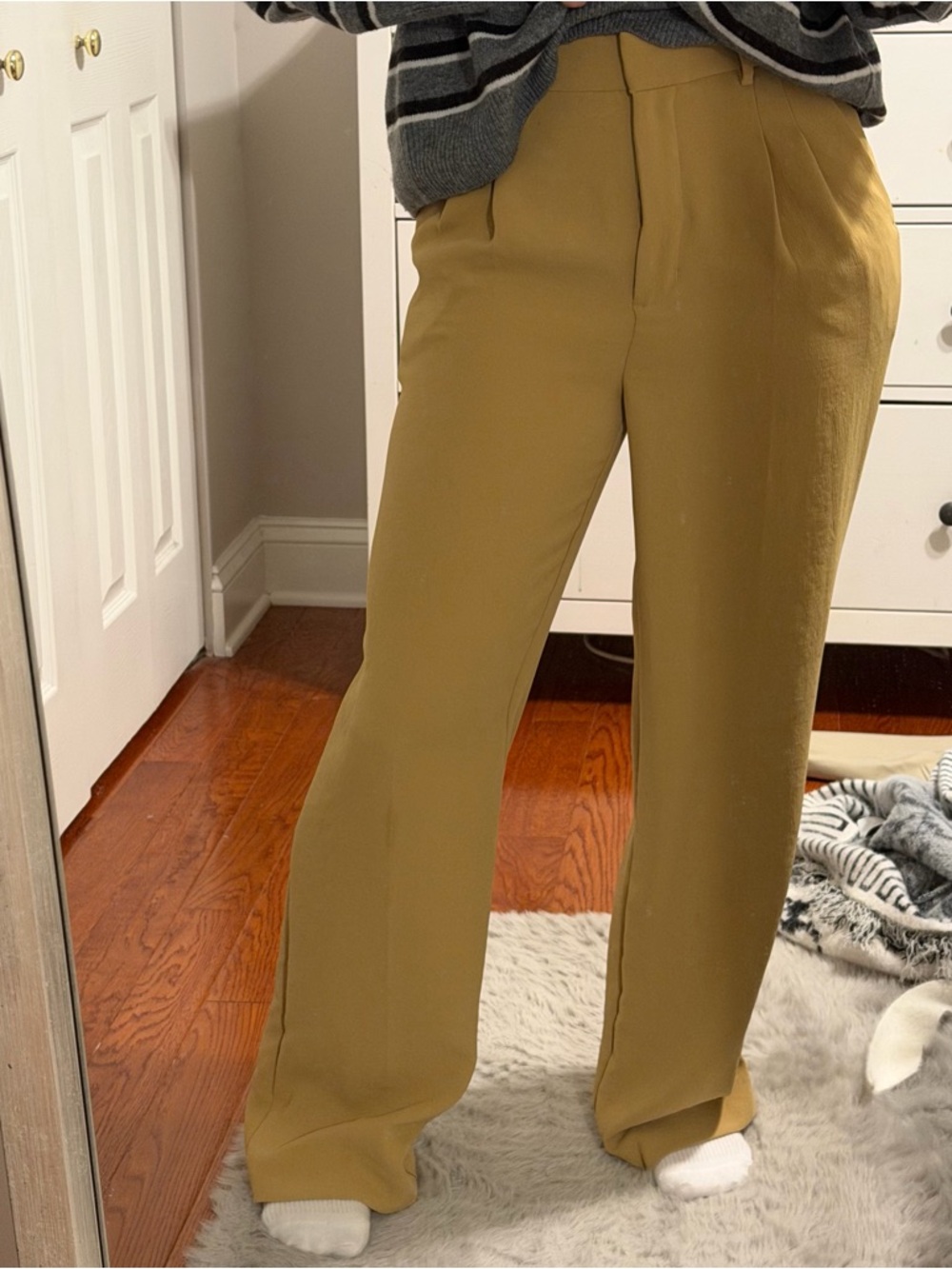 Aritzia The Effortless Pant - Crepette Sandy Beige
